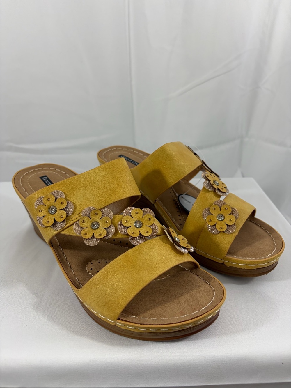 NWT Good Choice Women’s Size 8.5 Yellow Floral Dual-Strap Slide Sandals